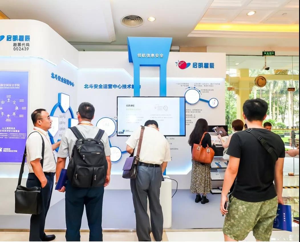 �����徲��Ӫ������������������ռ��徲ѧԺ�γ�ϵͳչʾ�����λ�ְԱפ�㽻��